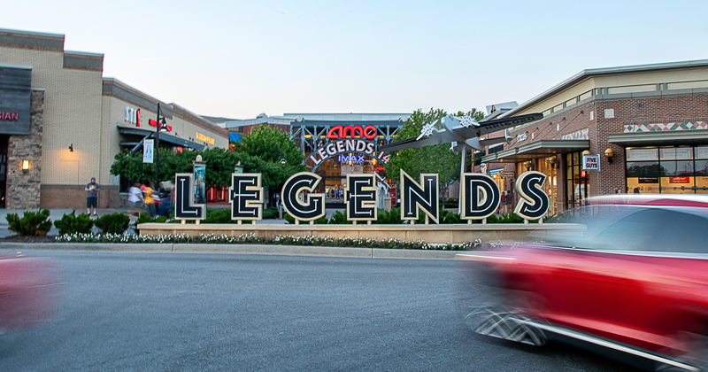 legends outlets kansas city, where to eat